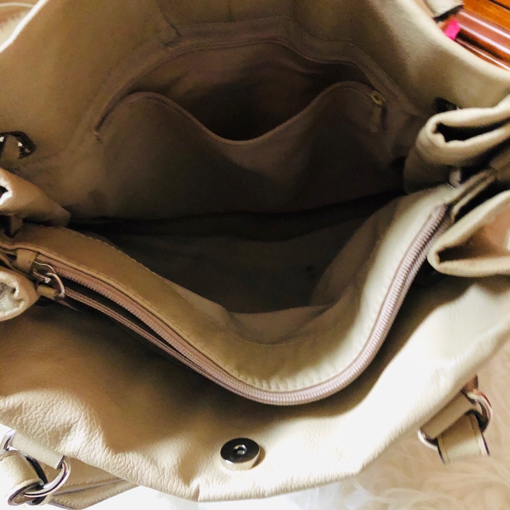 Liz Claiborne/💯 Very nice Tan Leather Purse. - Picture 3 of 8